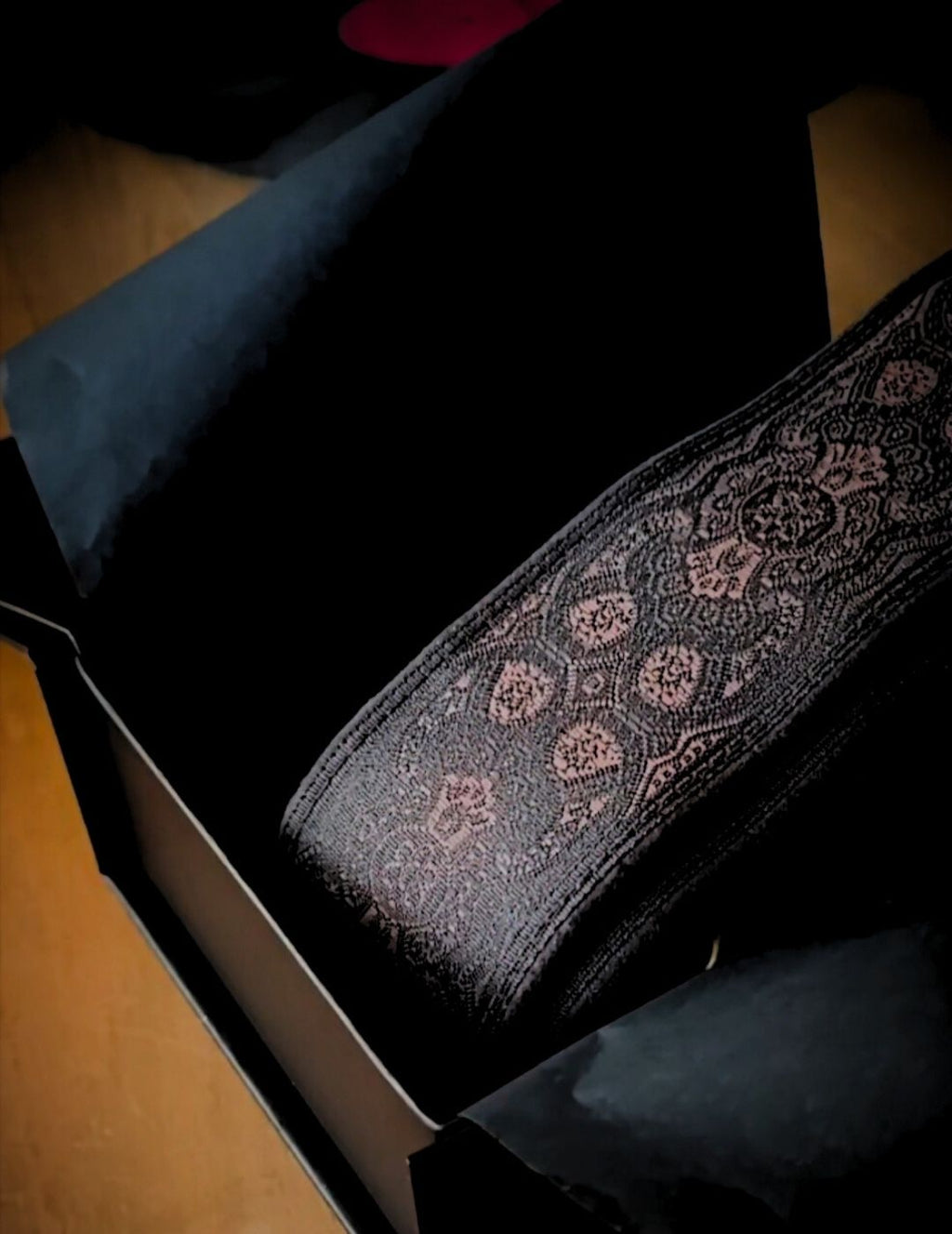 Antique Noir Vintage Guitar Strap