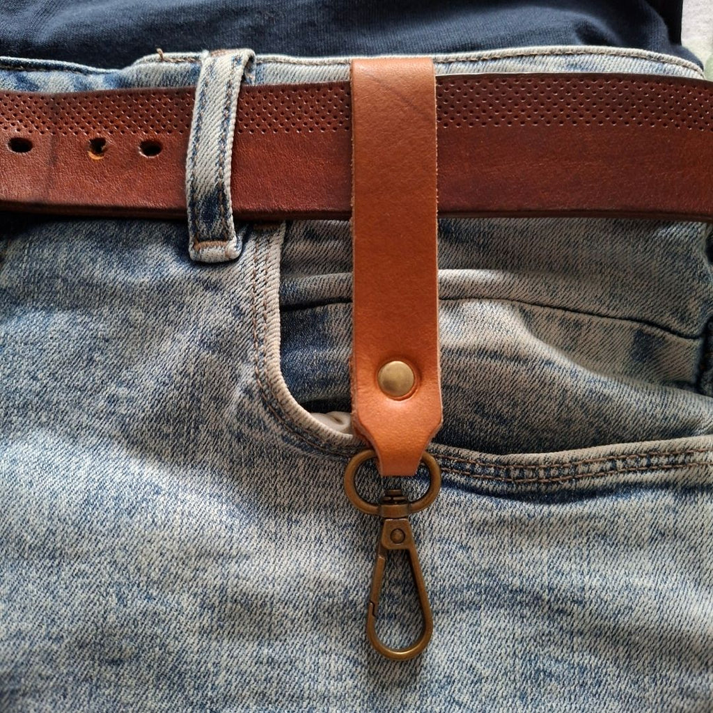 Skórzany uchwyt do paska z karabińczykiem - Belt Fob